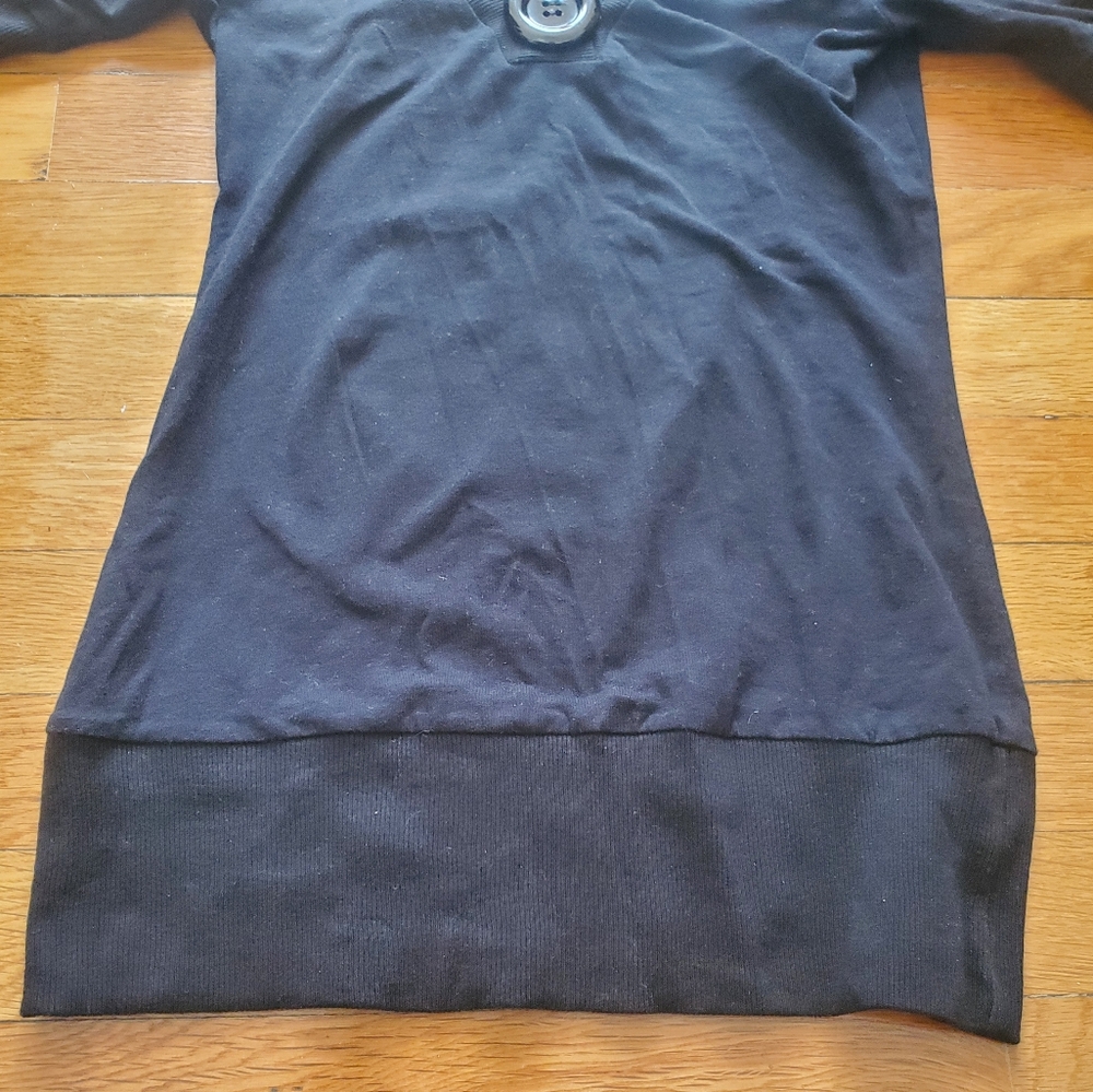 Women's Black V-Neck Short Sleeve Top - Picture 4 of 5